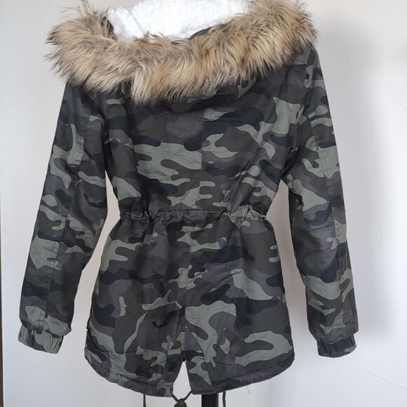 Love Tree Sherpa Drawstring Camouflage- Removable Fur-Trimmed Women's Jacket - Picture 7 of 13